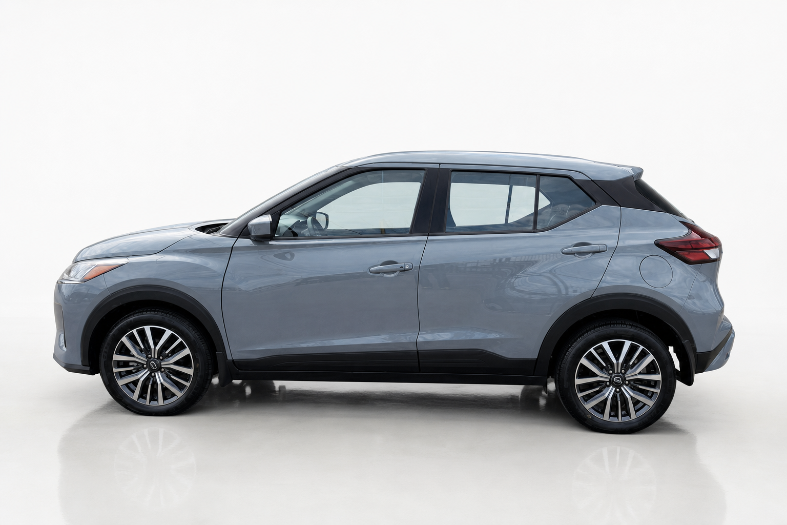 2023 Nissan Kicks — view 5