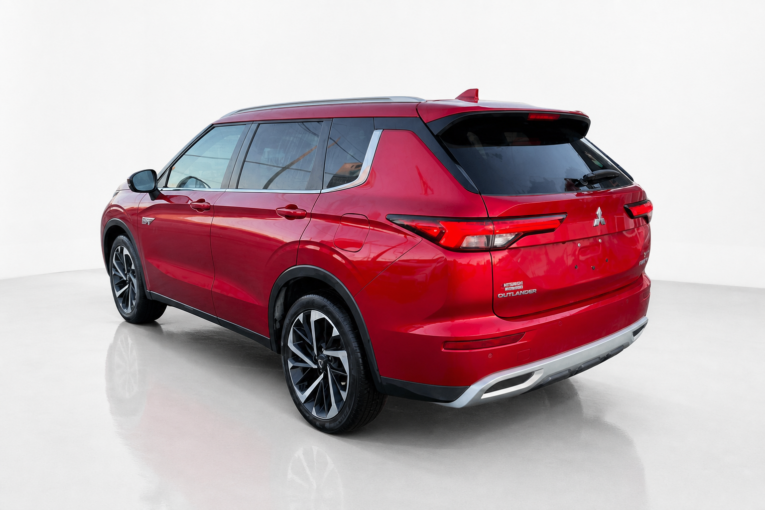2023 Mitsubishi Outlander — view 3
