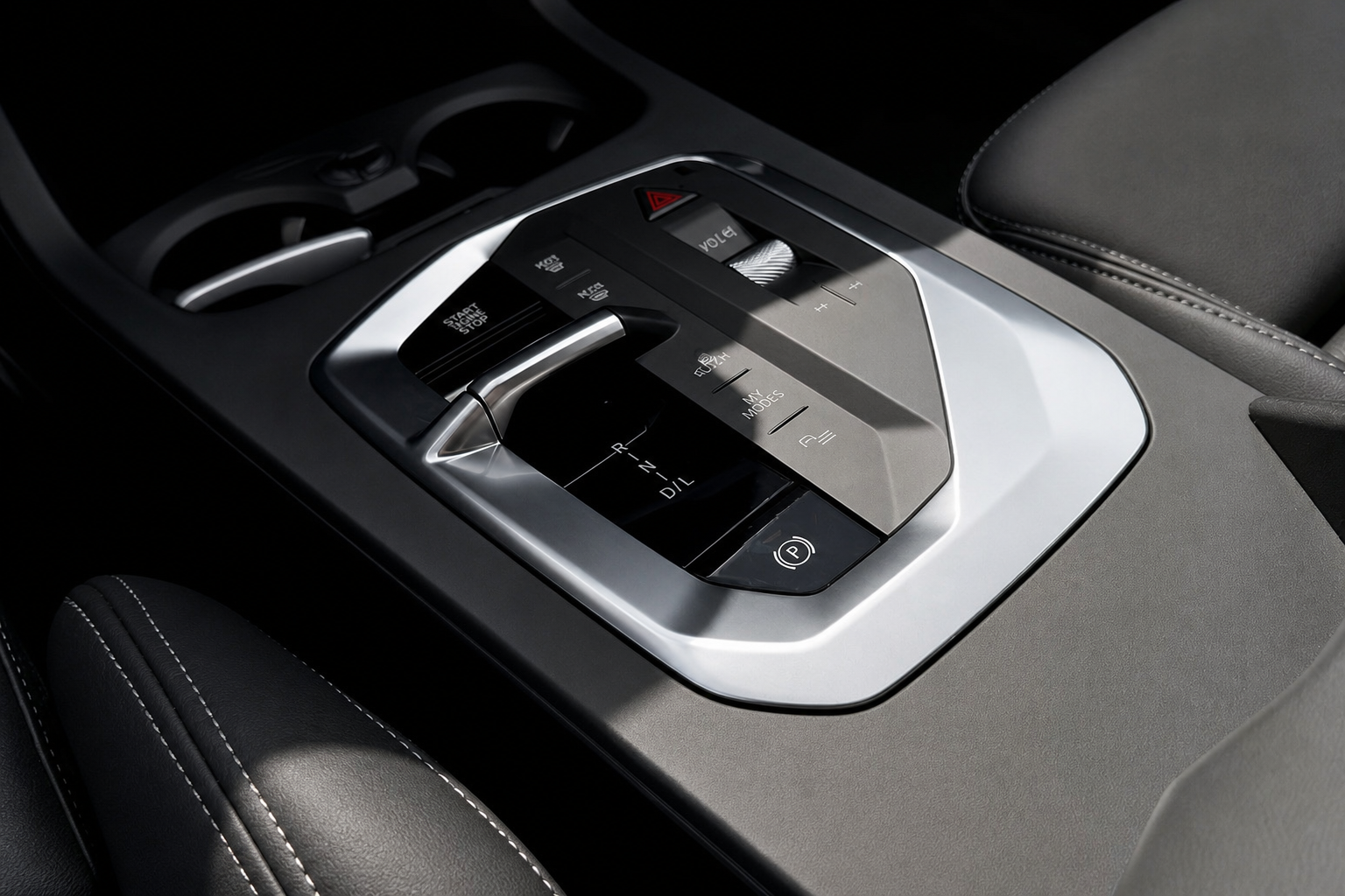 2025 BMW 2 Series — view 10
