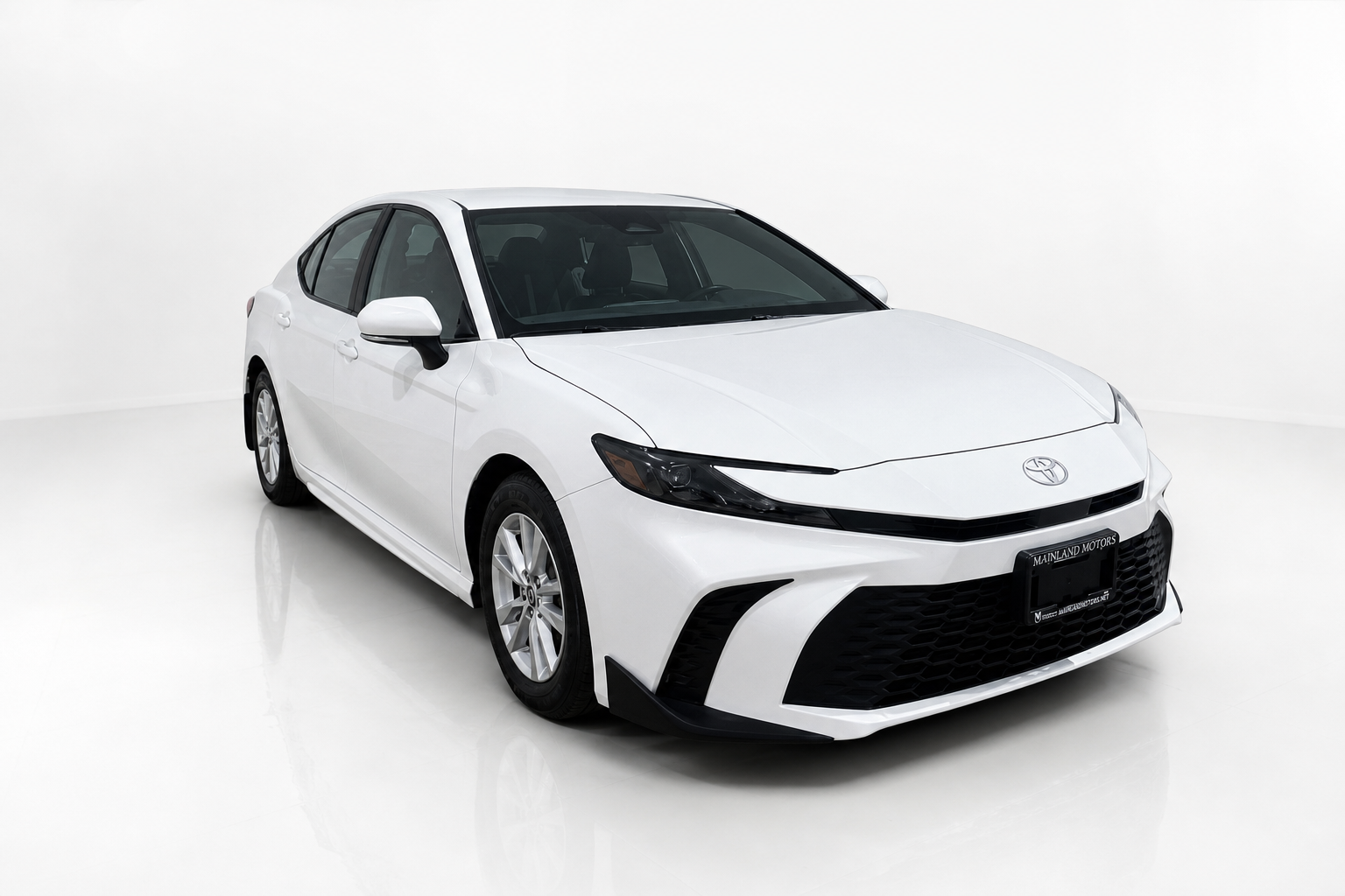 2023 Toyota Camry — view 3