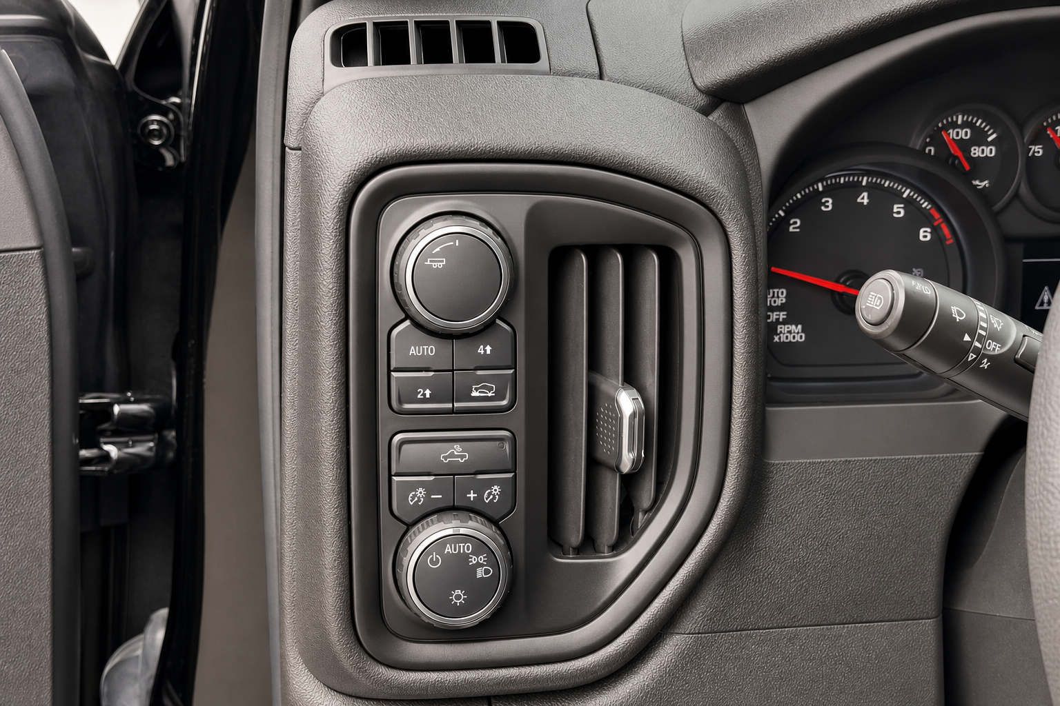 2024 Chevrolet Silverado 1500 — view 12