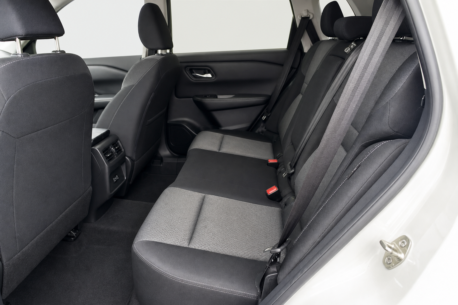 2024 Nissan Rogue — view 11