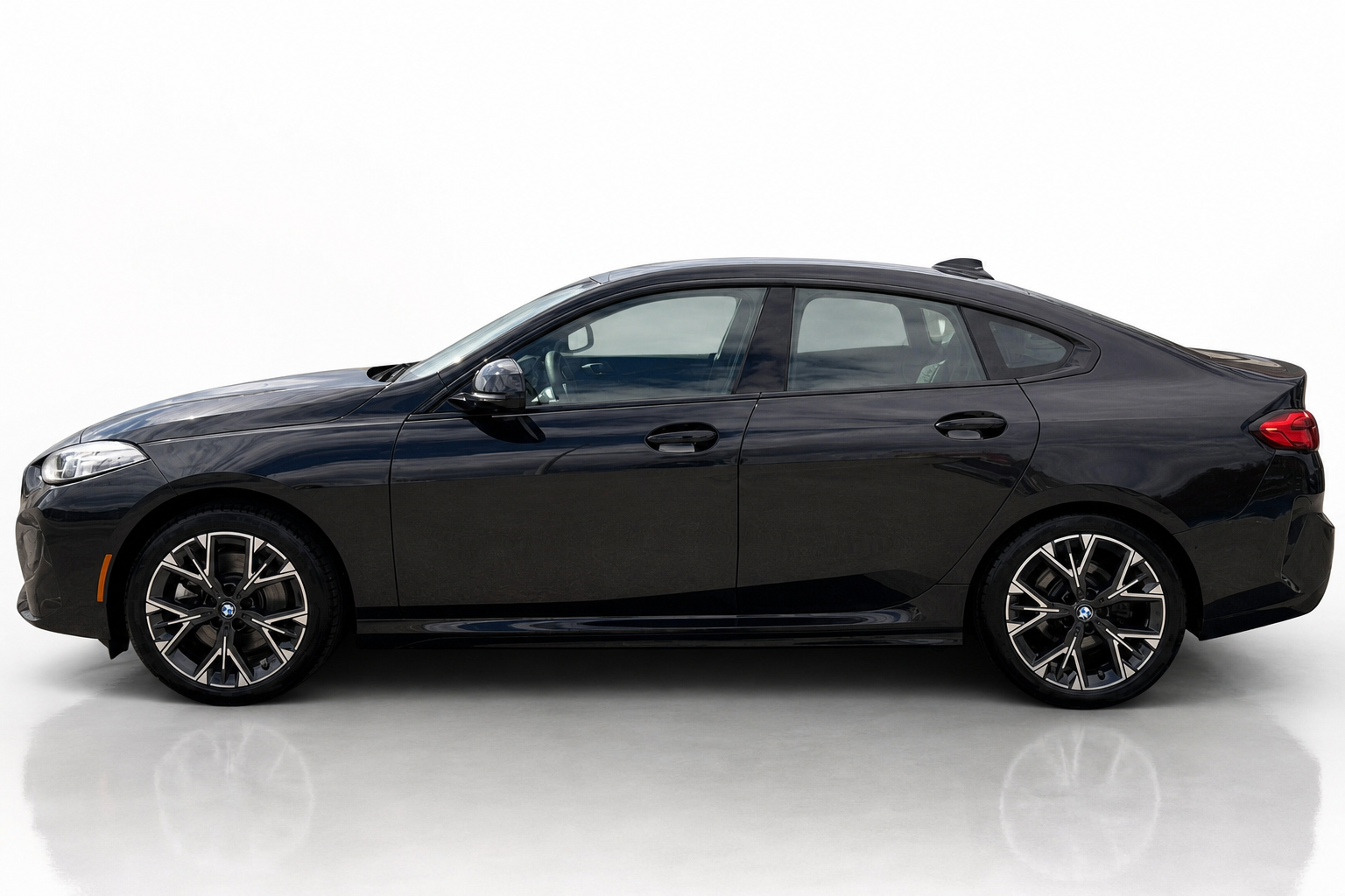 2025 BMW 2 Series — view 3