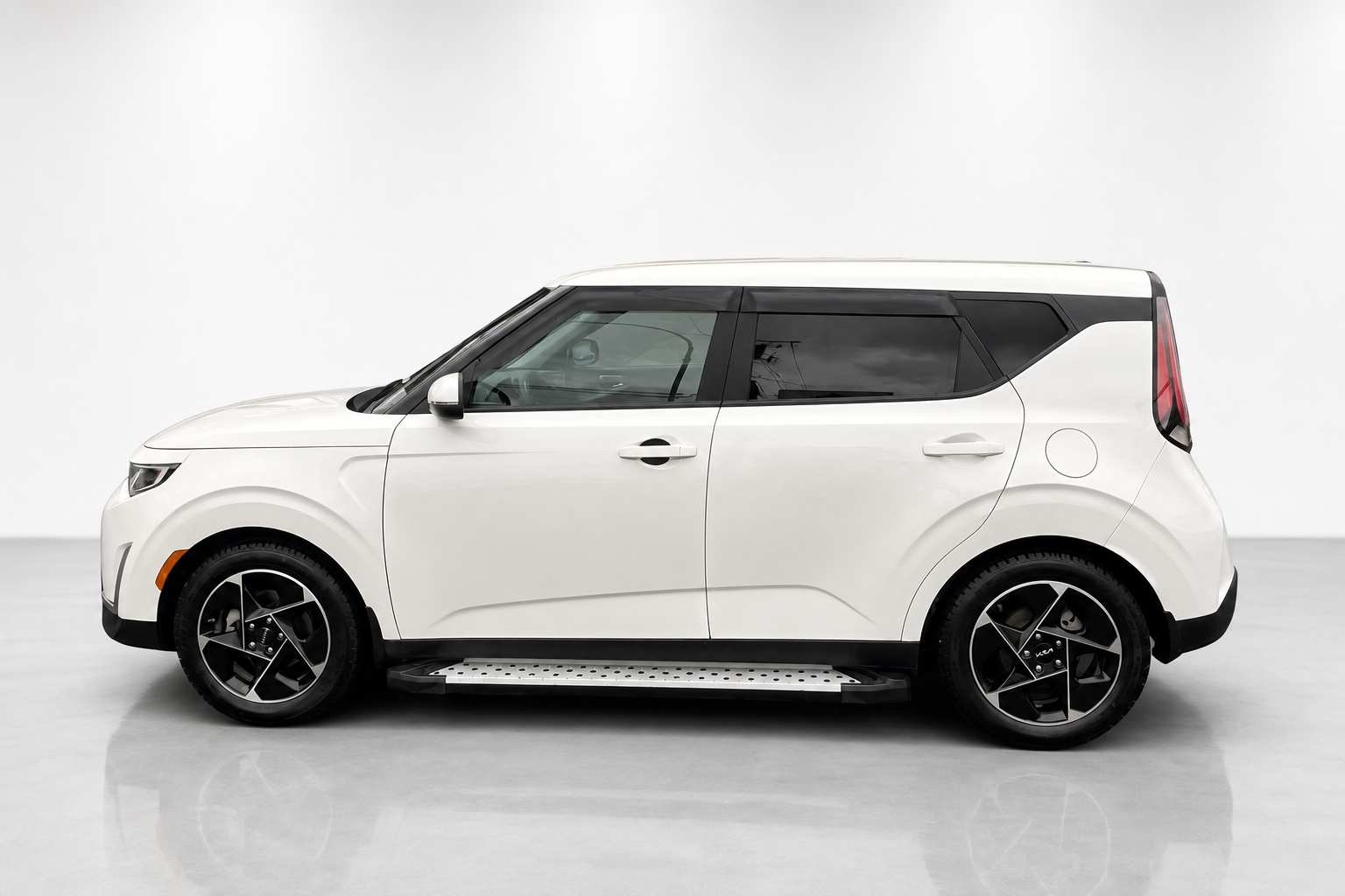 2024 Kia Soul — view 2