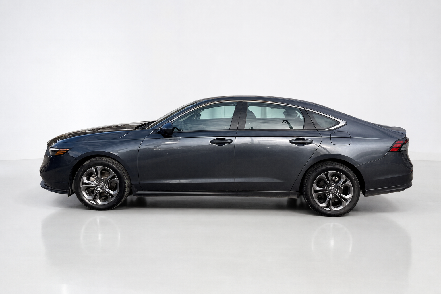 2023 Honda Accord Sedan — view 8