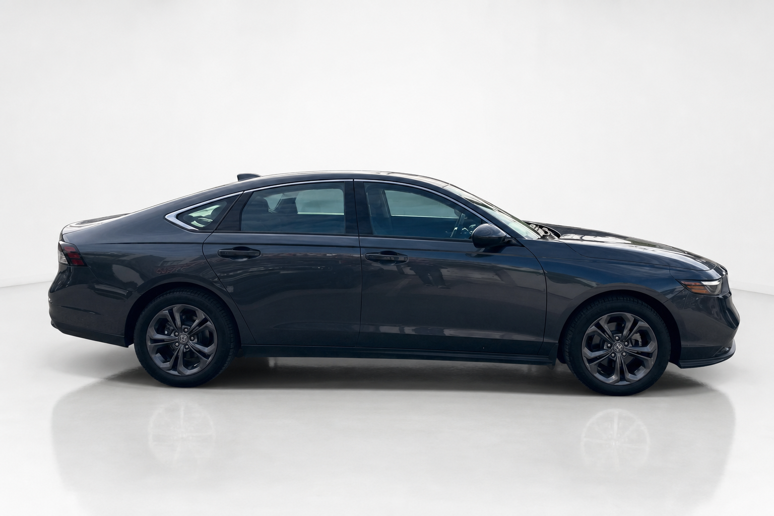 2023 Honda Accord Sedan — view 4
