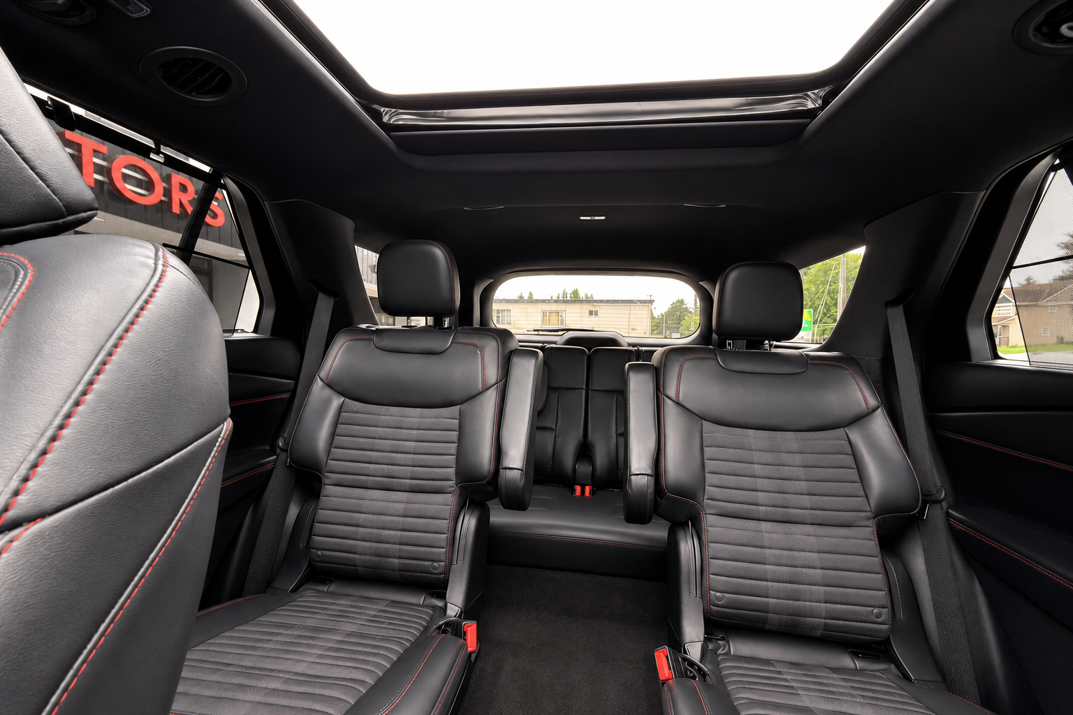 2024 Ford Explorer — view 13