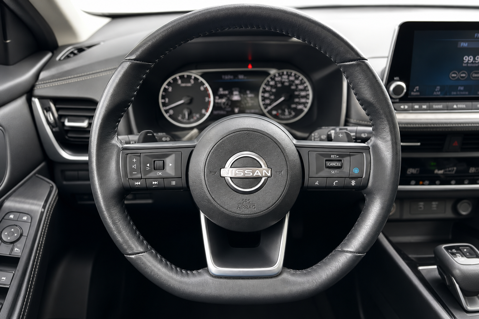 2024 Nissan Rogue — view 10