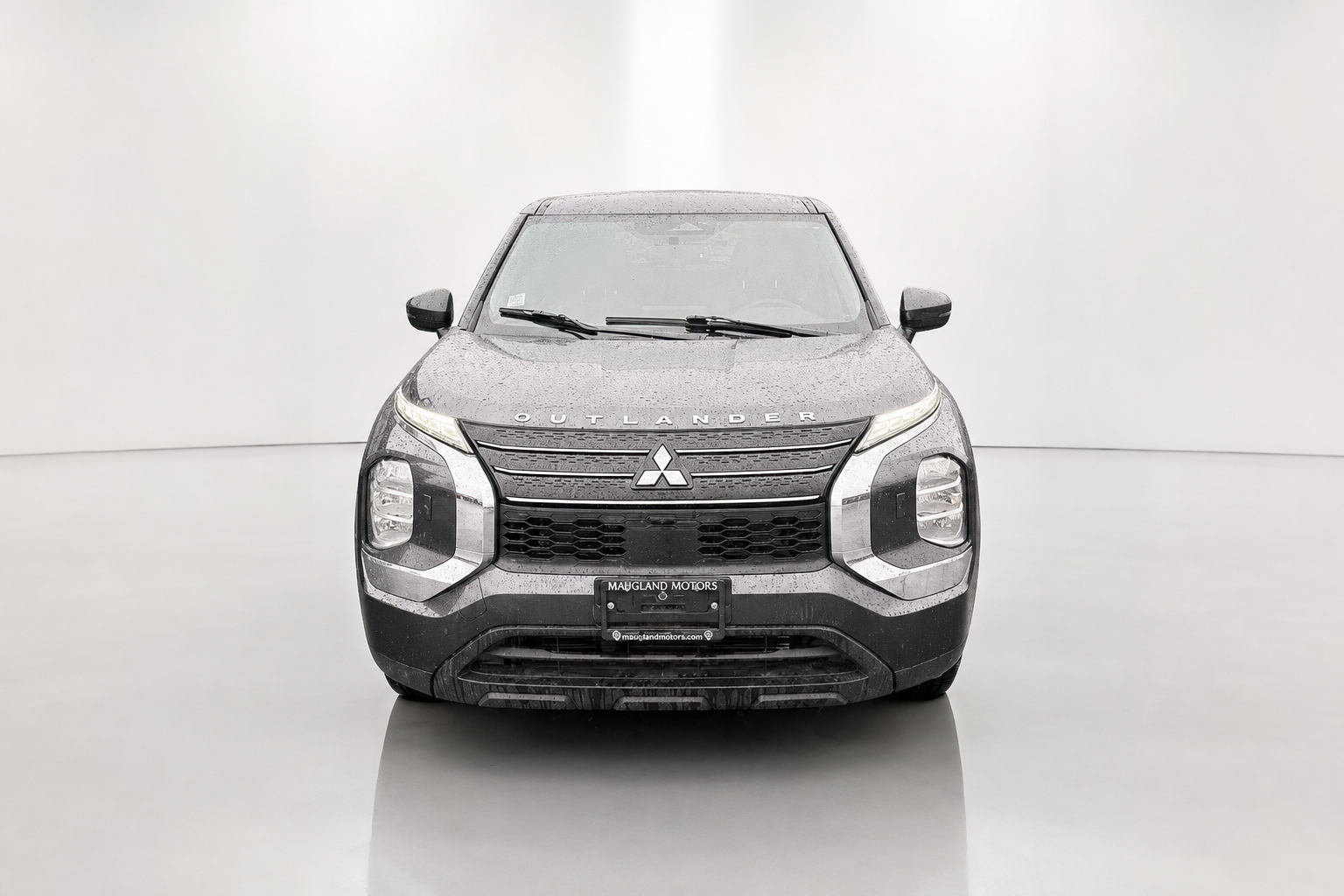 2023 Mitsubishi Outlander — view 6