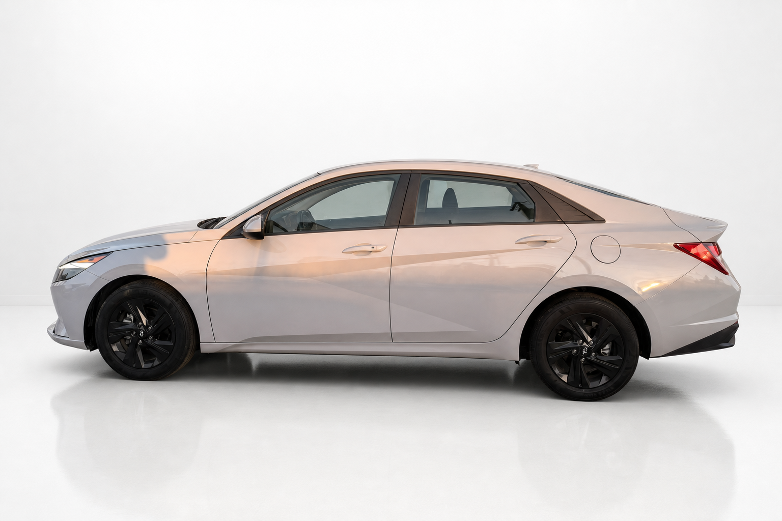 2022 Hyundai Elantra — view 8