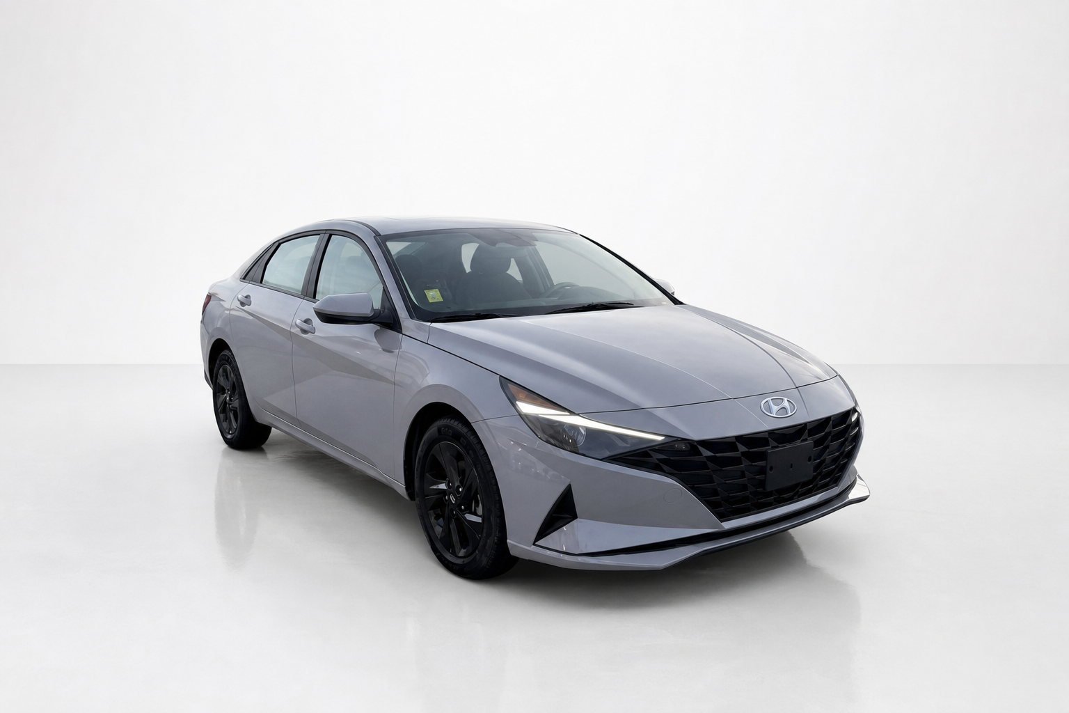2022 Hyundai Elantra — view 3