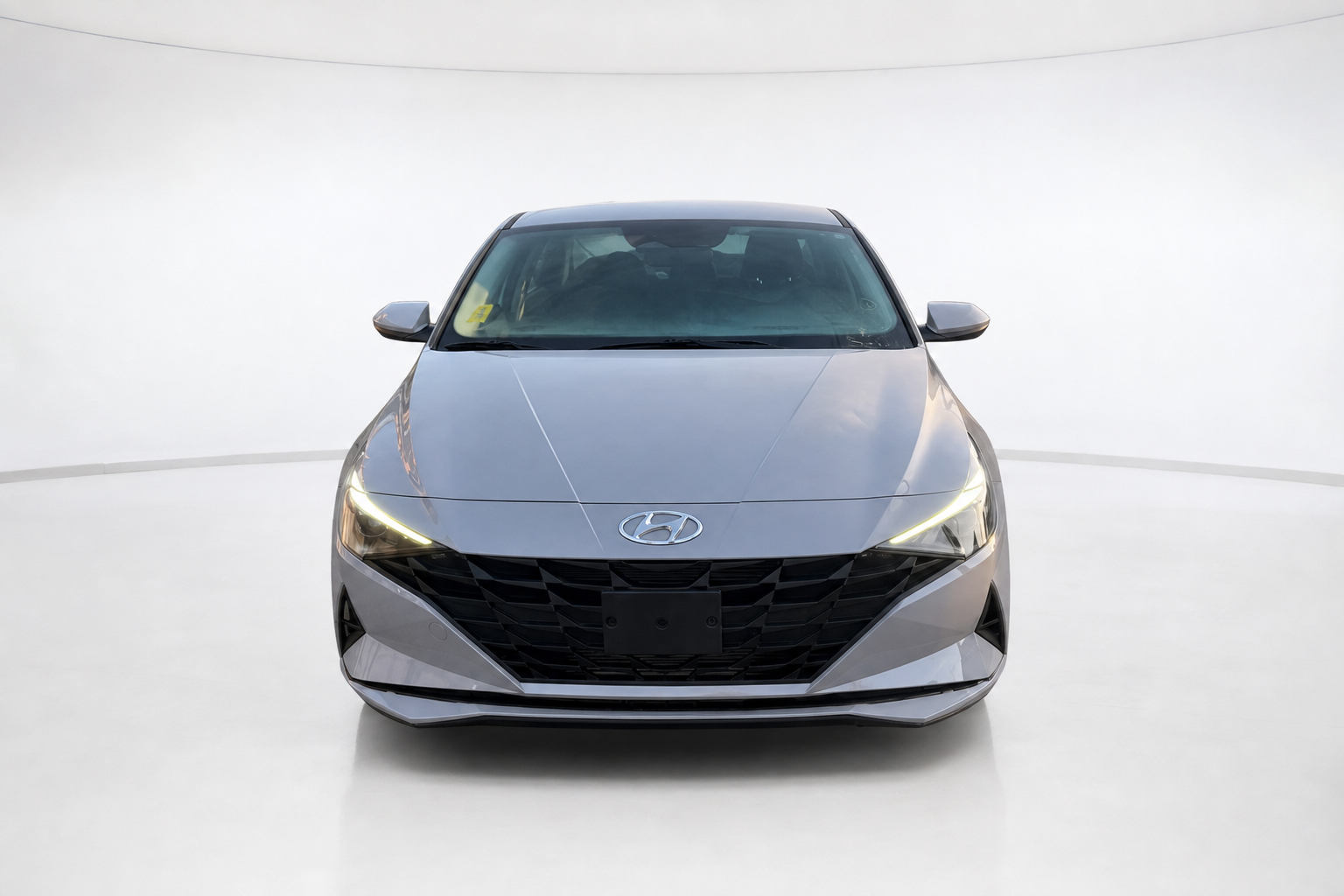 2022 Hyundai Elantra — view 2