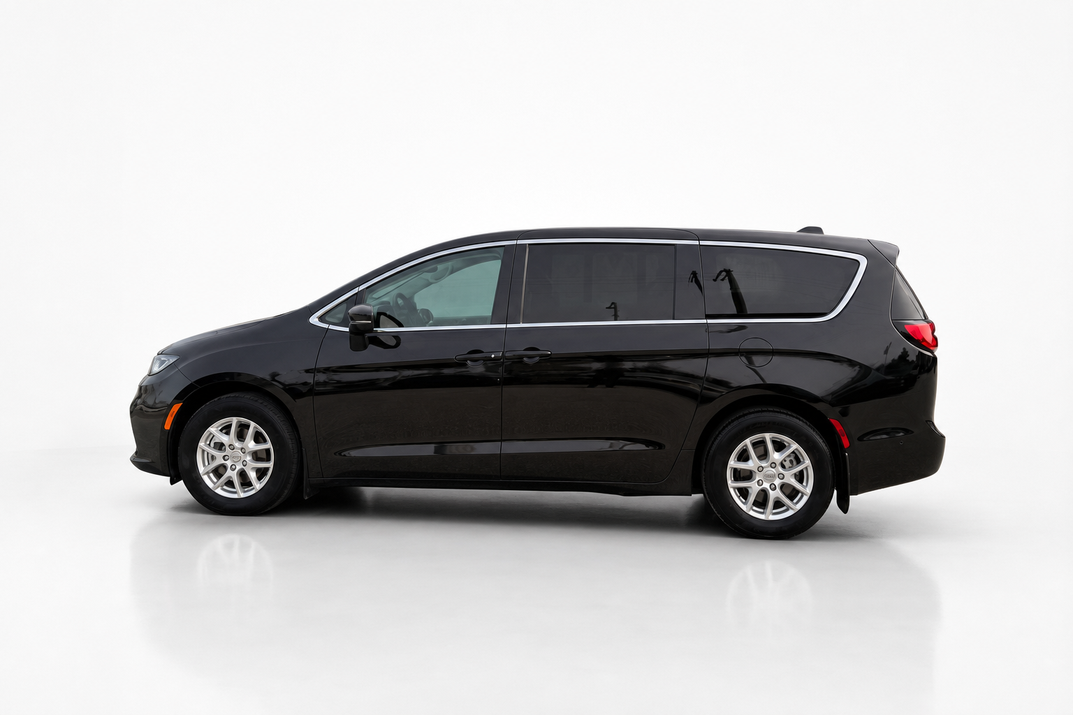 2023 Chrysler Pacifica — view 8