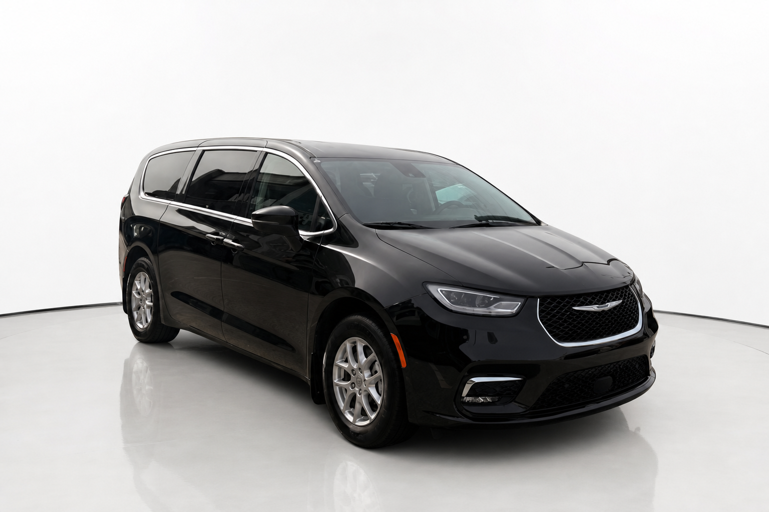2023 Chrysler Pacifica — view 3