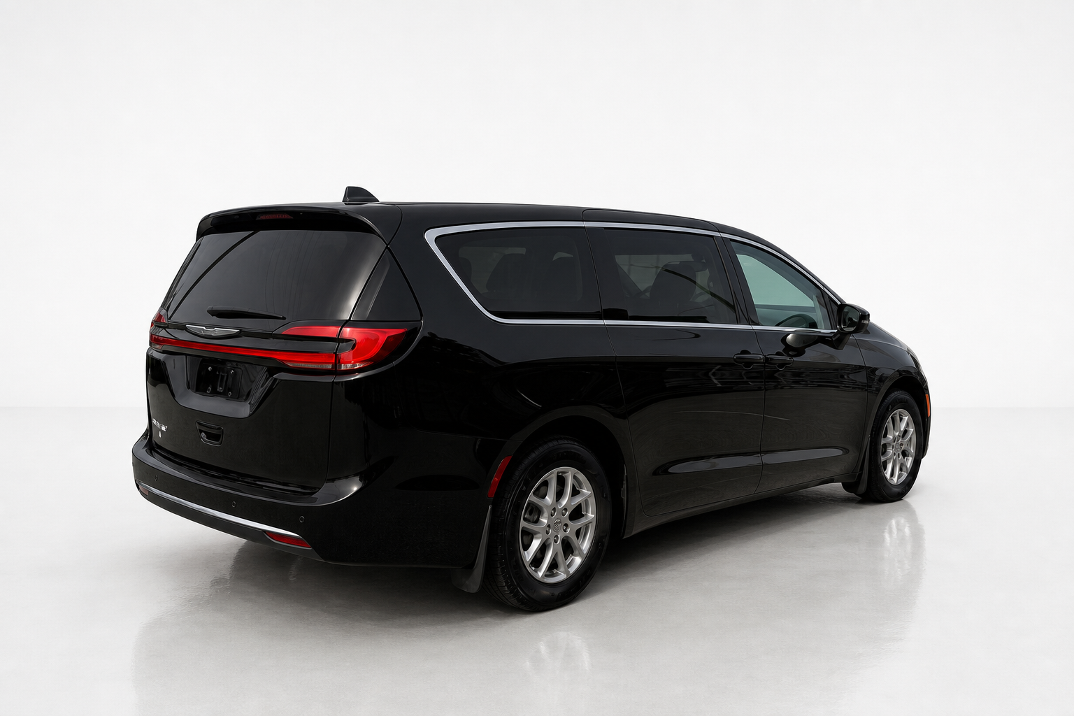2023 Chrysler Pacifica — view 5