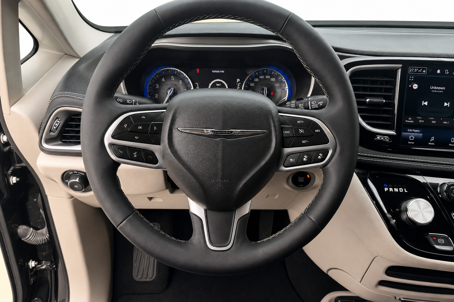 2023 Chrysler Pacifica — view 14