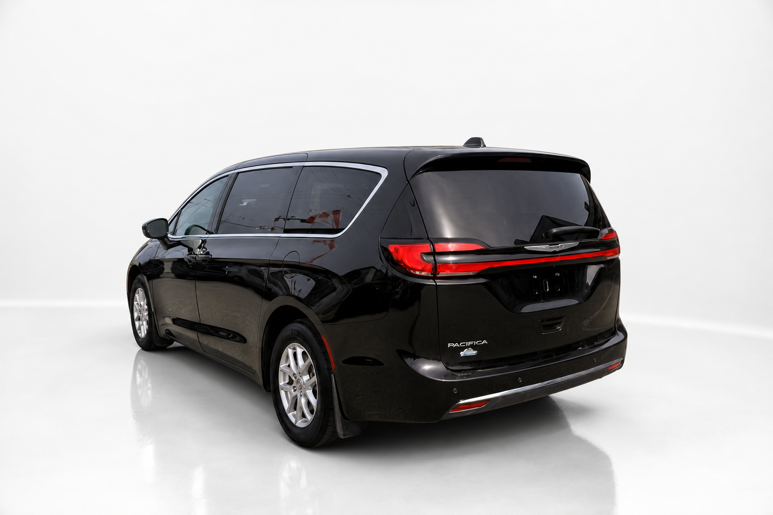 2023 Chrysler Pacifica — view 7