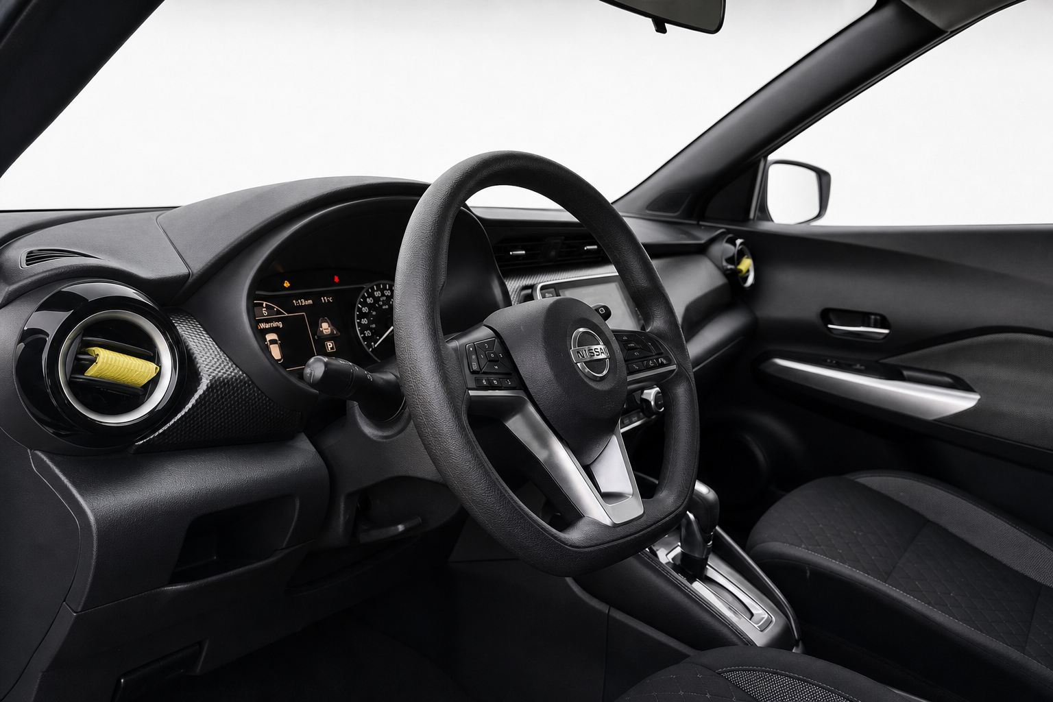 2024 Nissan Kicks — view 4