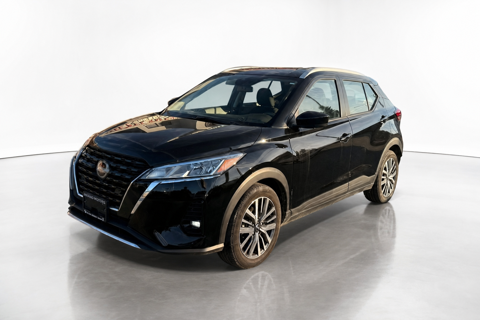 2023 Nissan Kicks — view 5