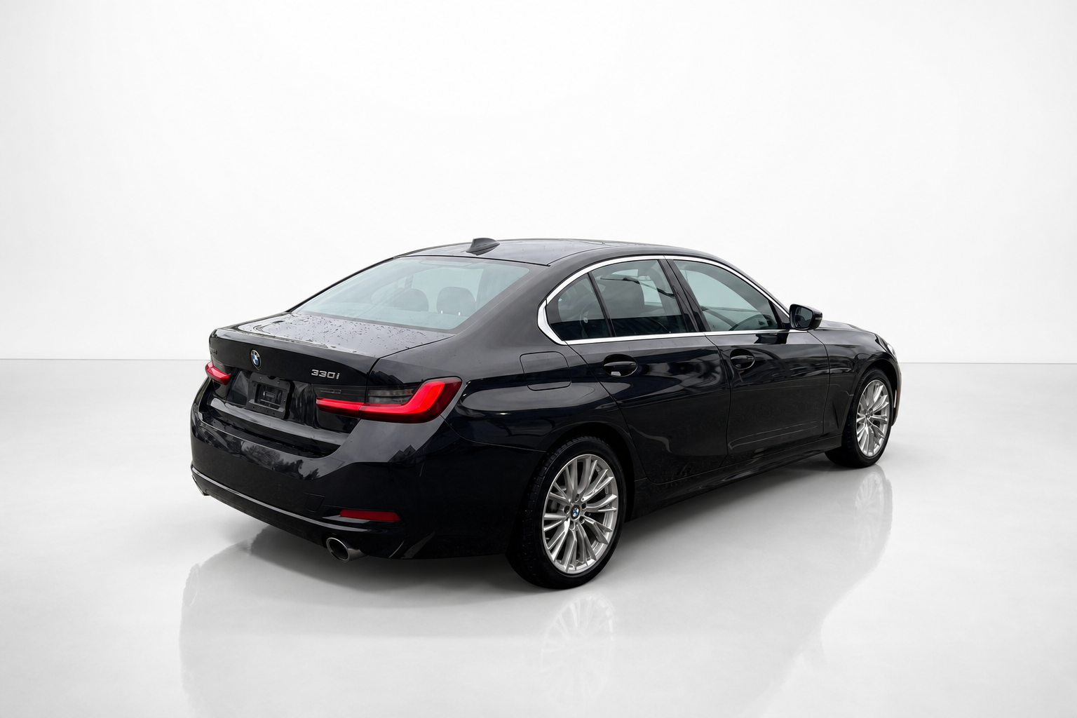 2024 BMW 3 Series — view 5