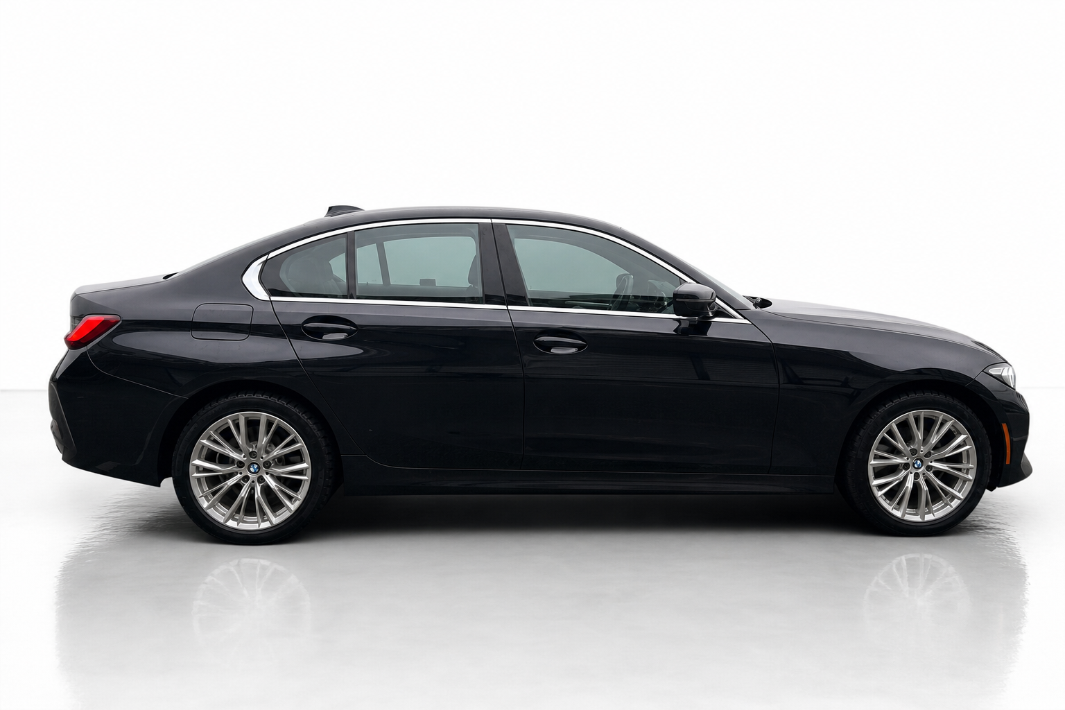 2024 BMW 3 Series — view 4