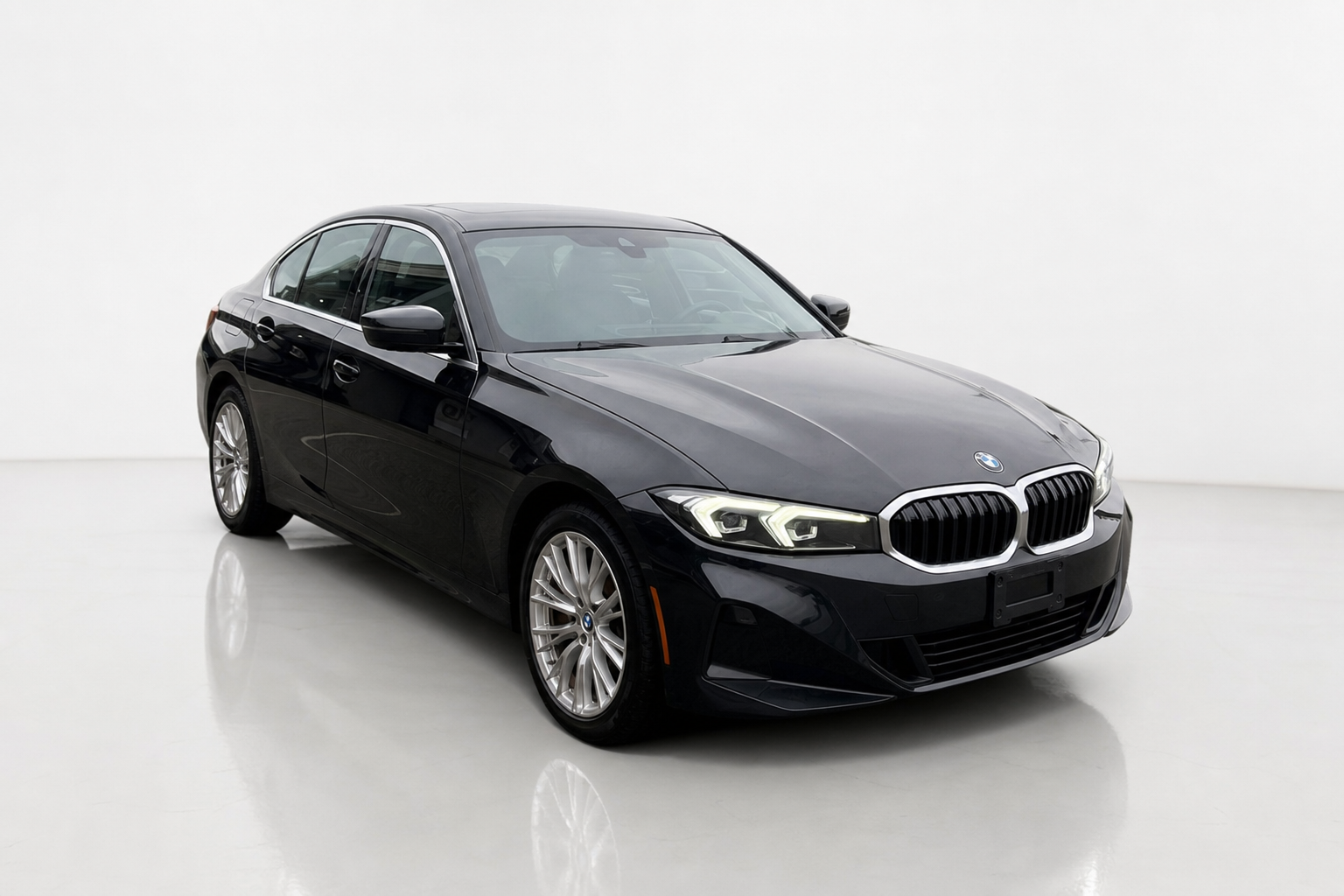 2024 BMW 3 Series — view 3