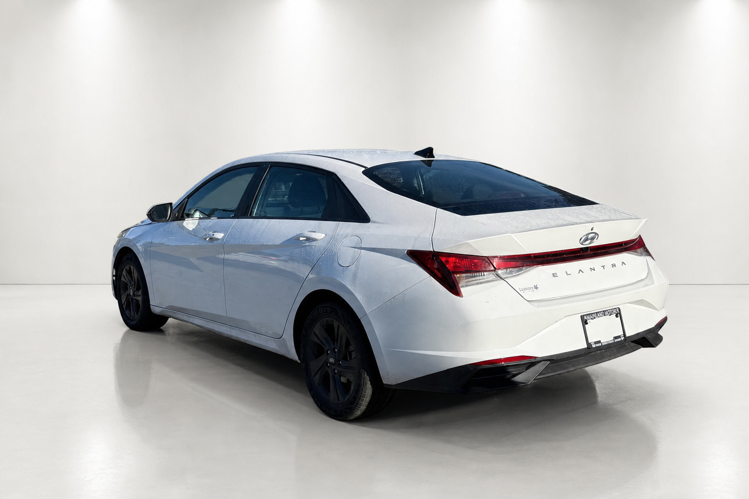 2022 Hyundai Elantra — view 7