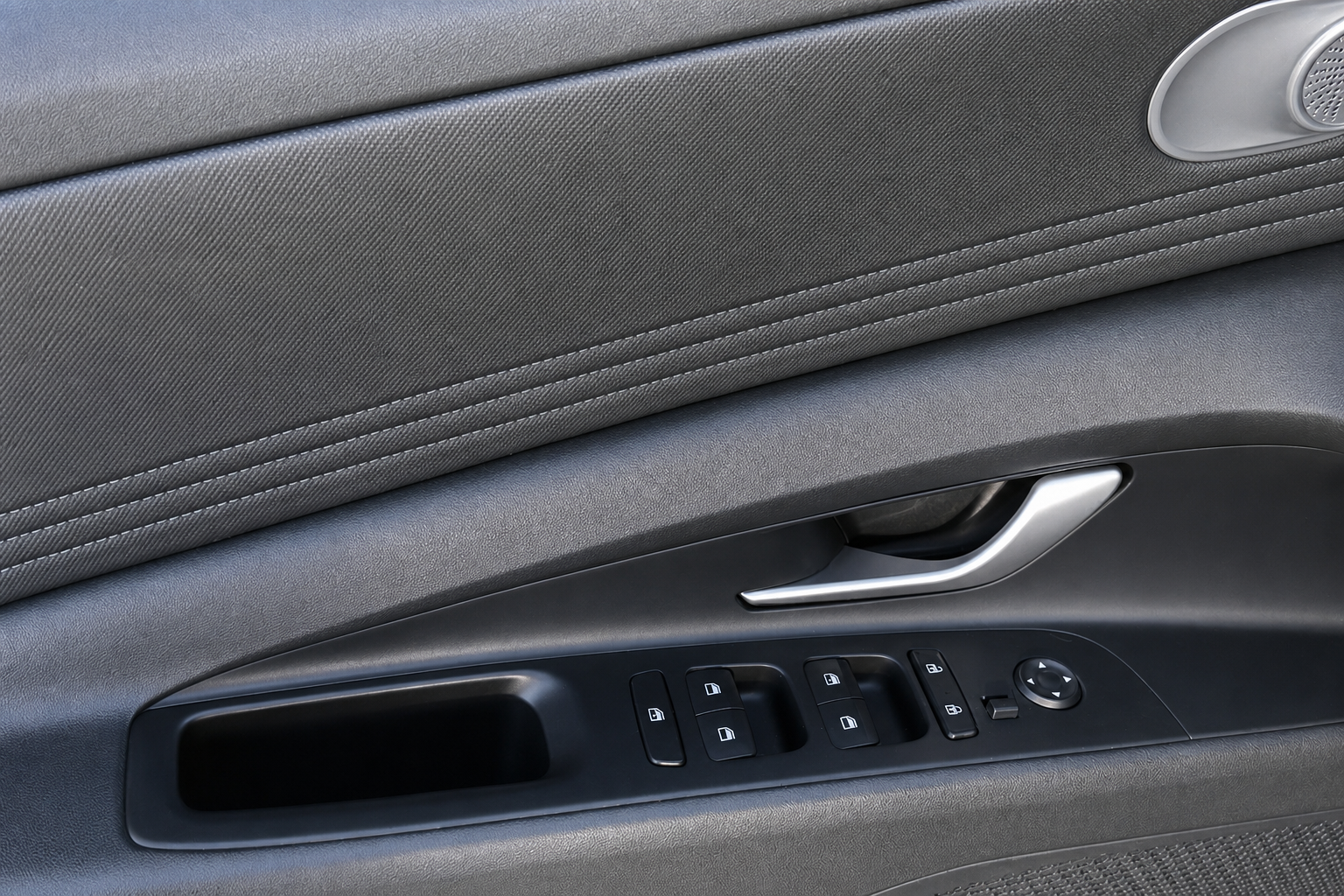 2022 Hyundai Elantra — view 8