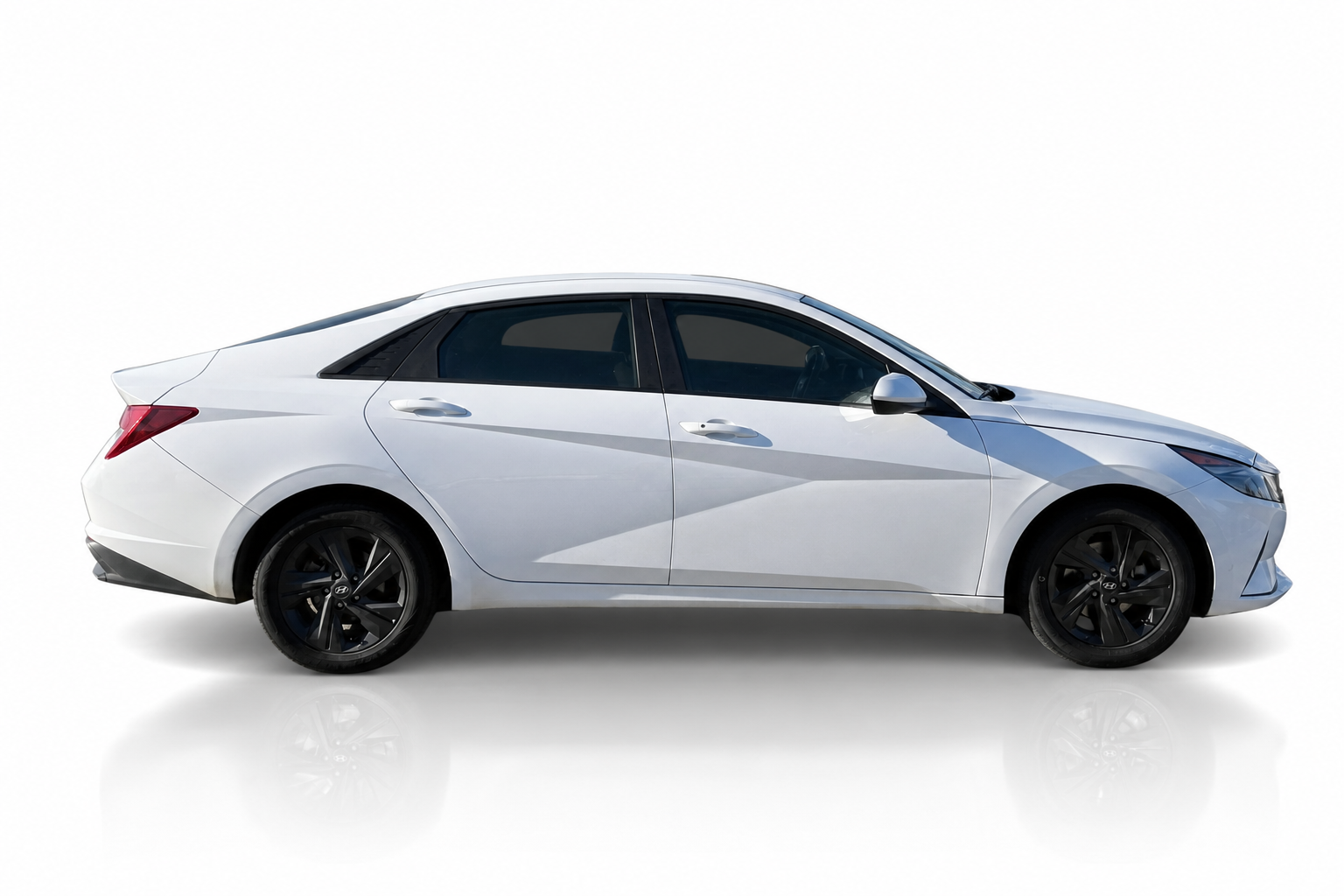 2022 Hyundai Elantra — view 5