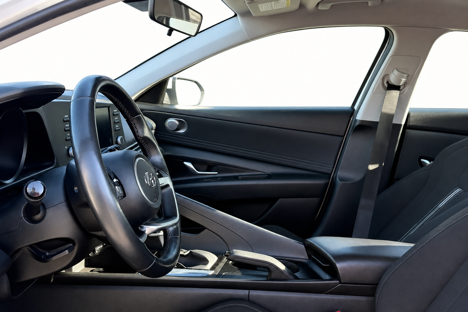 2022 Hyundai Elantra — view 15