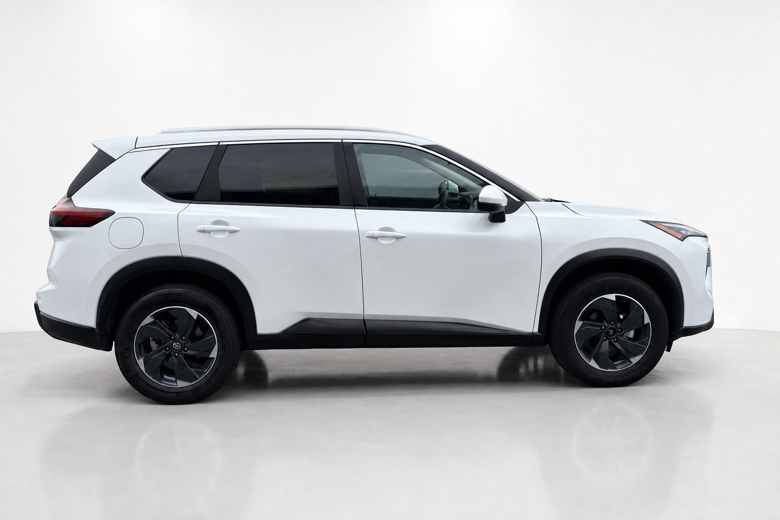 2024 Nissan Rogue — view 6
