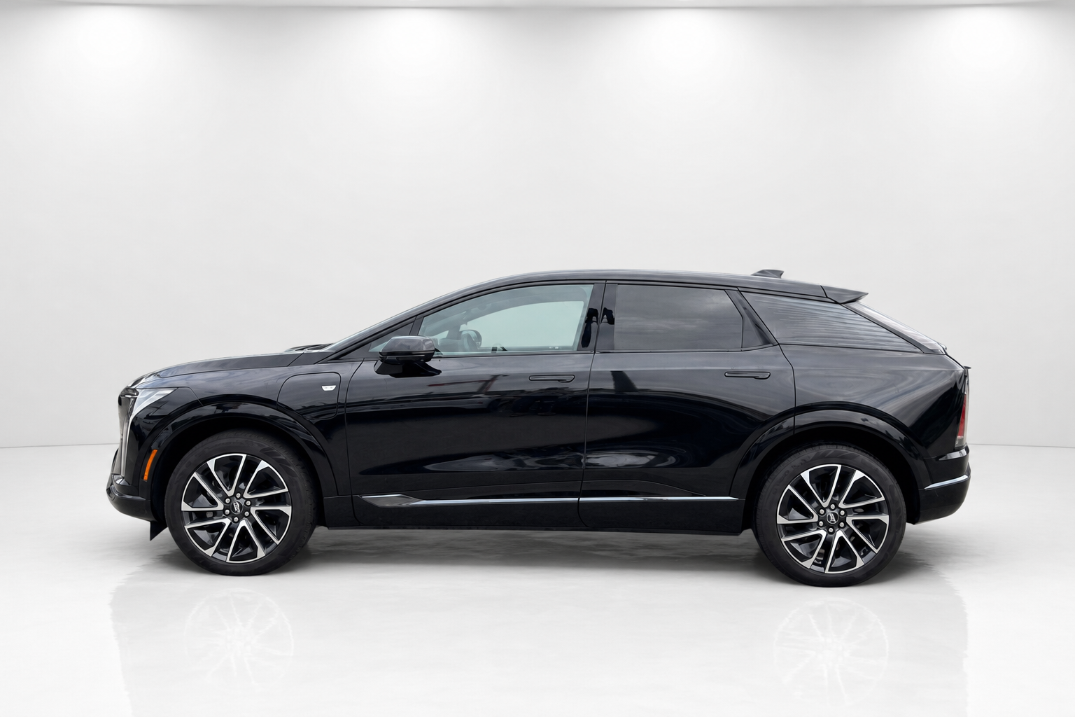2024 Cadillac Optiq — view 3