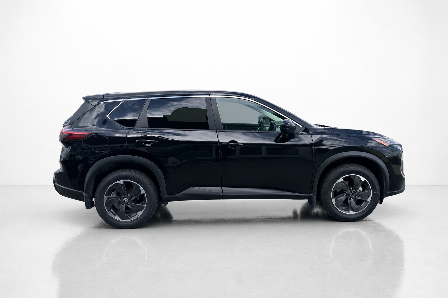 2024 Nissan Rogue — view 5