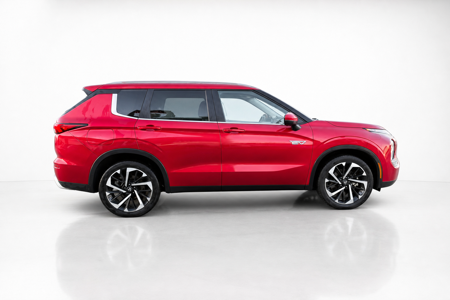 2023 Mitsubishi Outlander — view 5