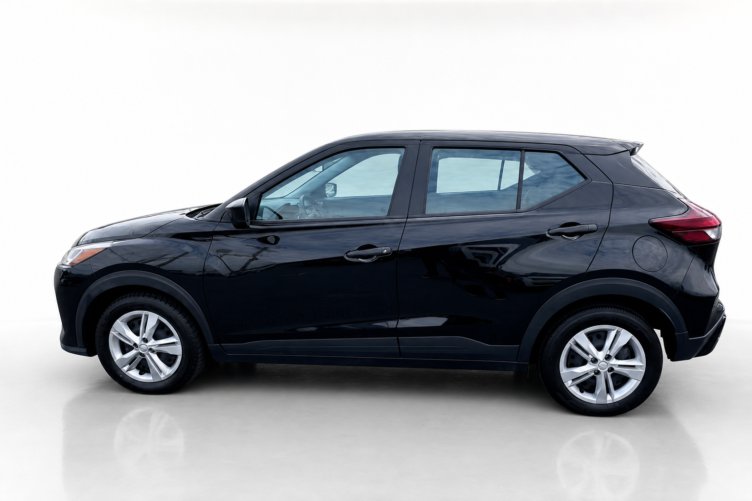 2024 Nissan Kicks — view 3