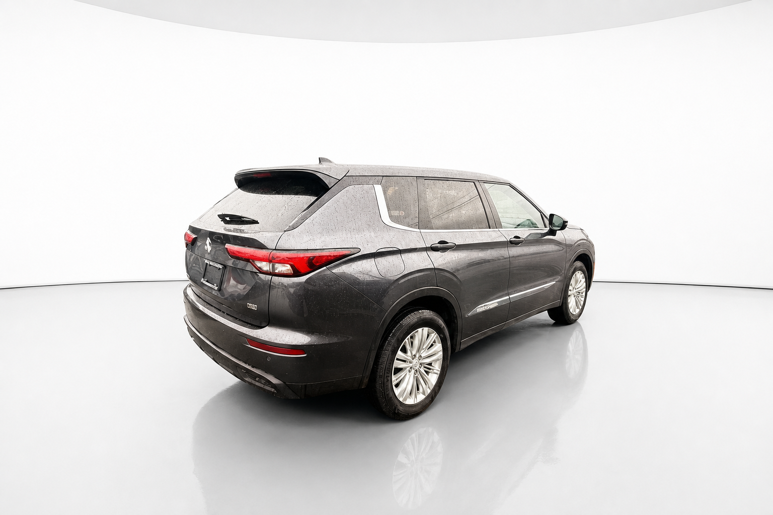 2023 Mitsubishi Outlander — view 2