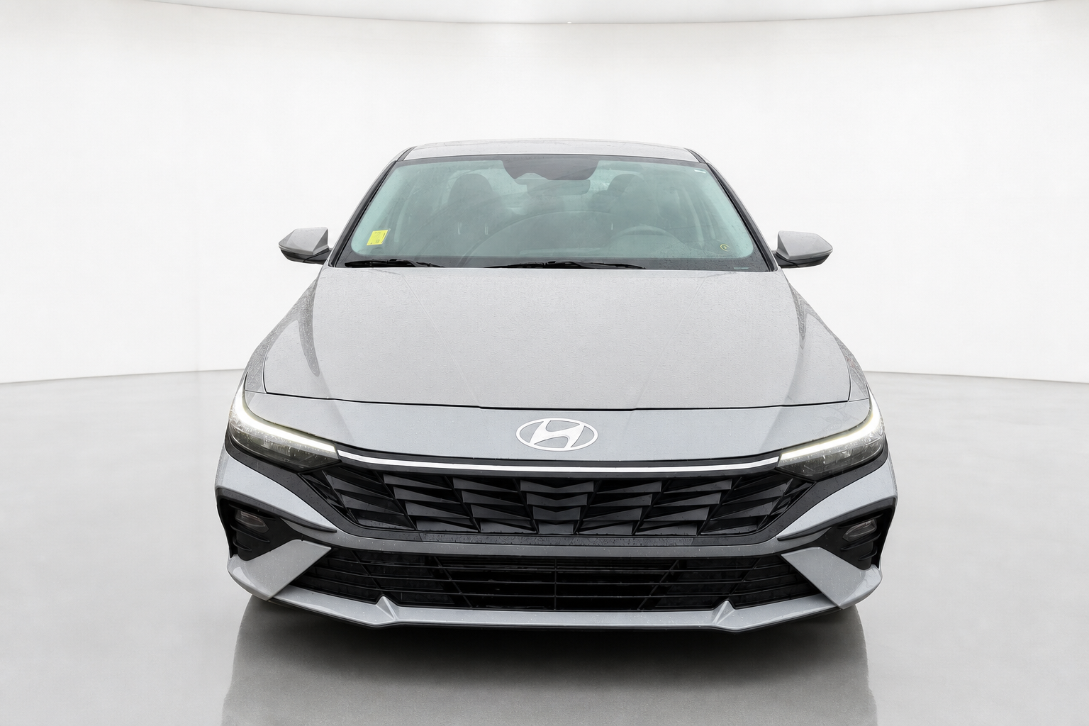 2025 Hyundai Elantra — view 2