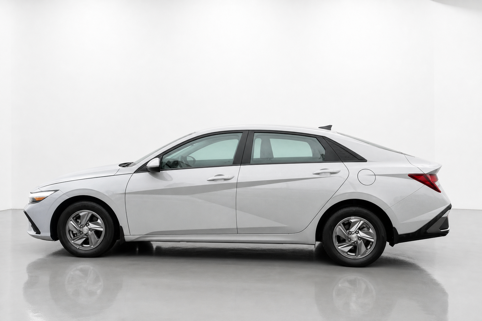 2025 Hyundai Elantra — view 8