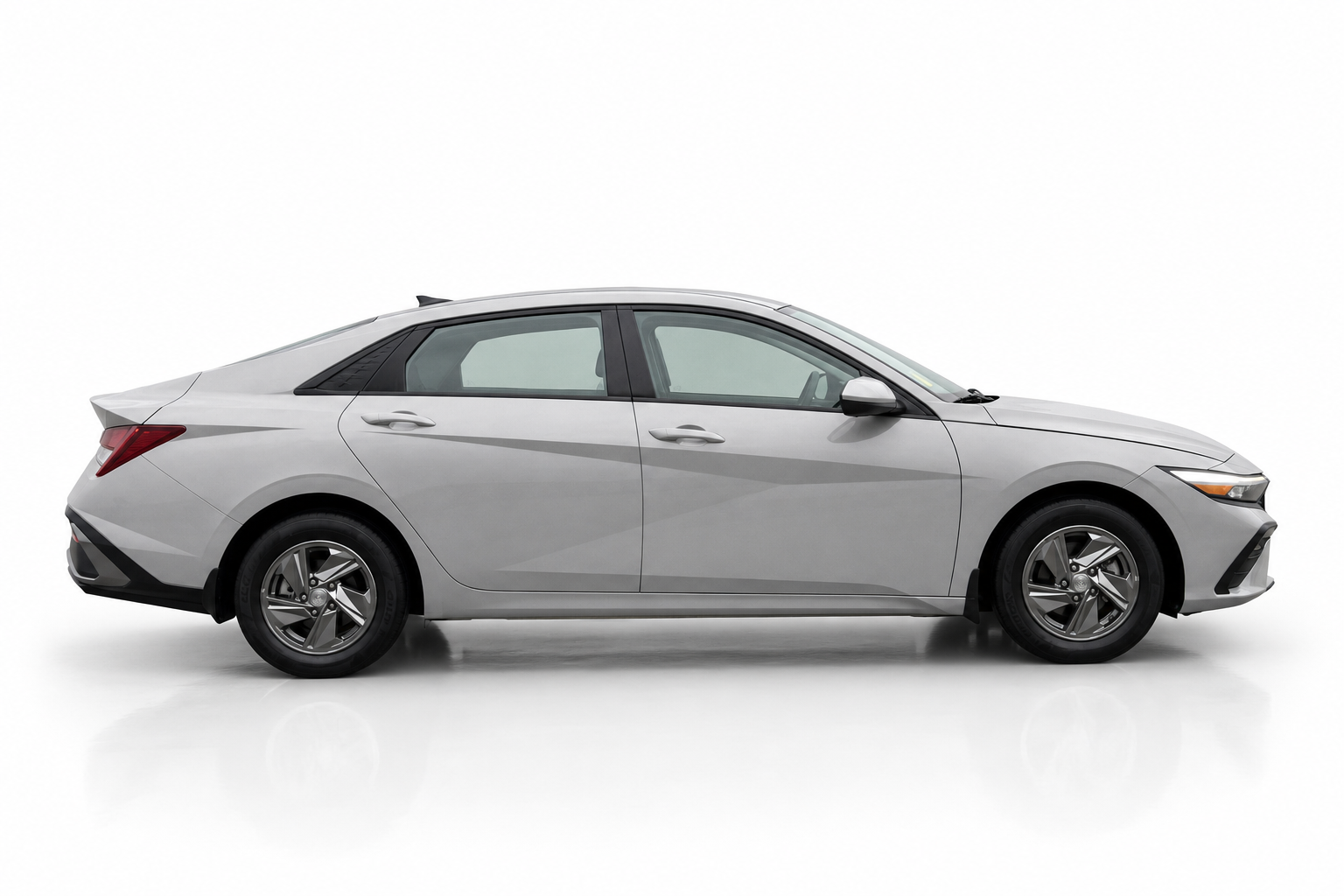 2025 Hyundai Elantra — view 5