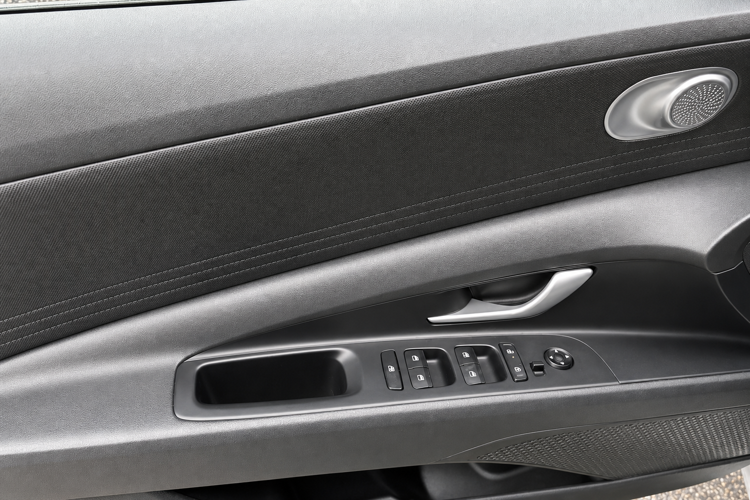 2025 Hyundai Elantra — view 14