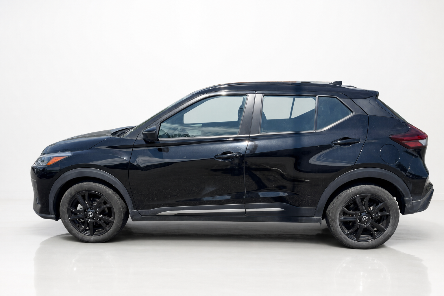 2023 Nissan Kicks — view 8