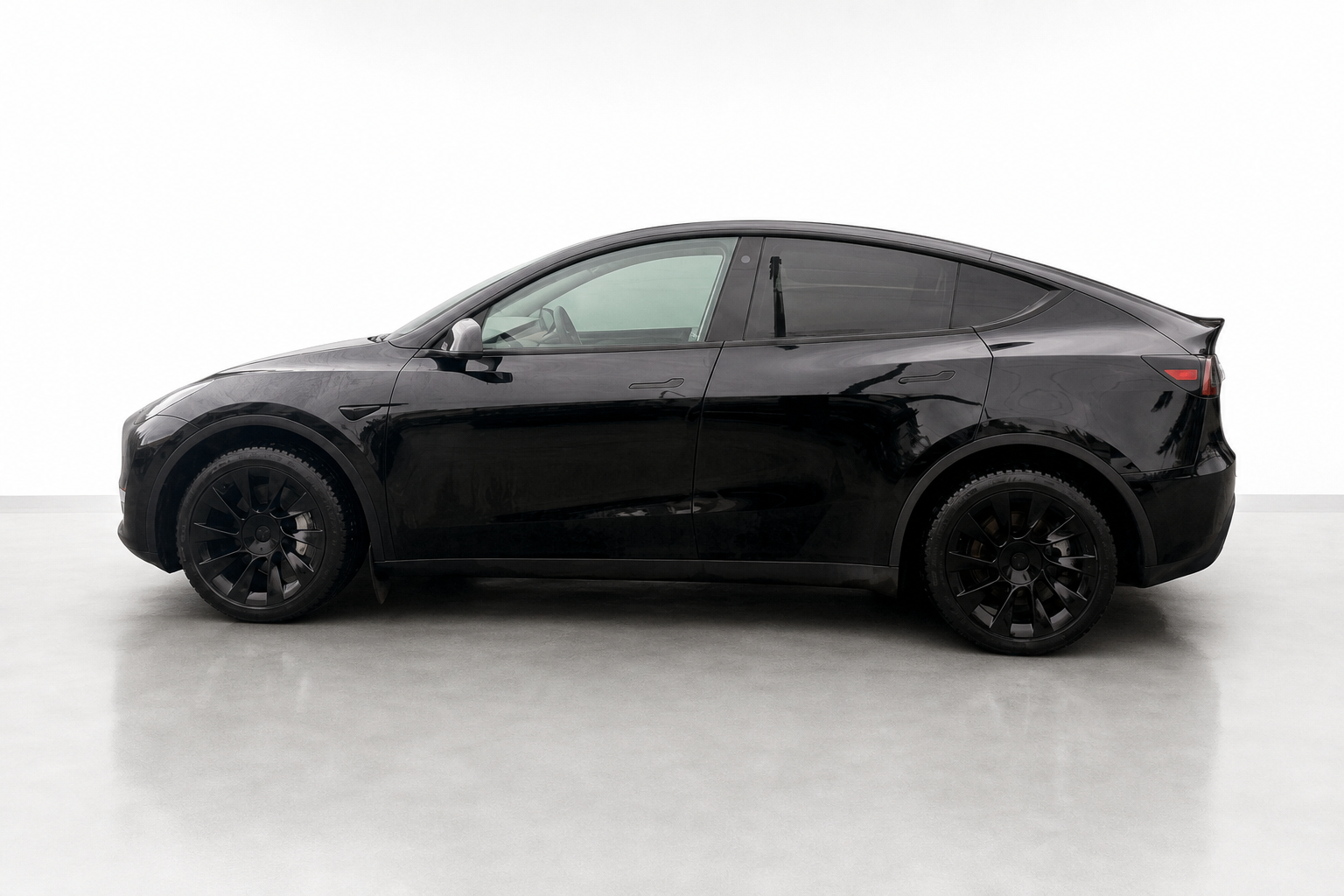 2023 Tesla Model Y — view 3