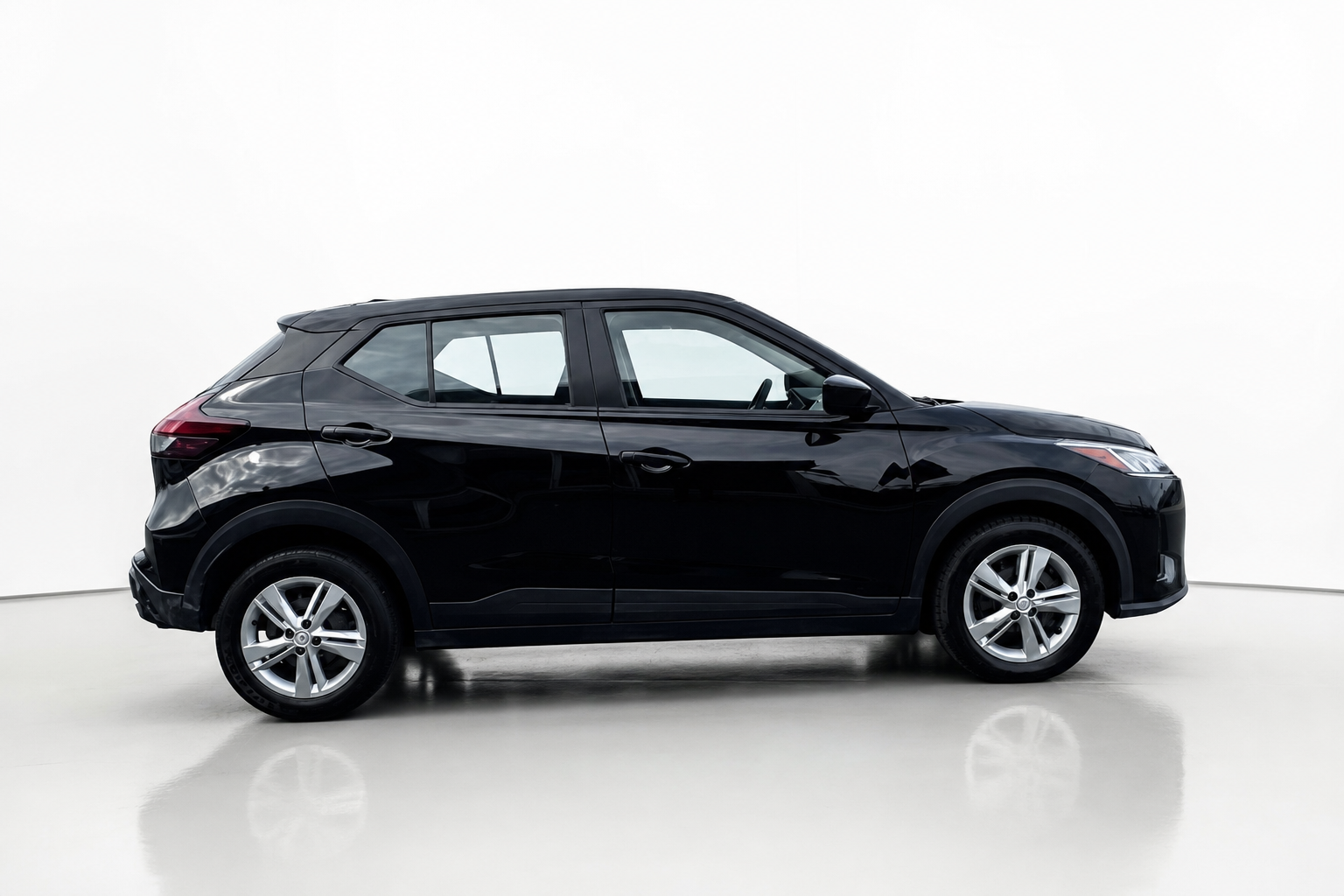 2024 Nissan Kicks — view 6