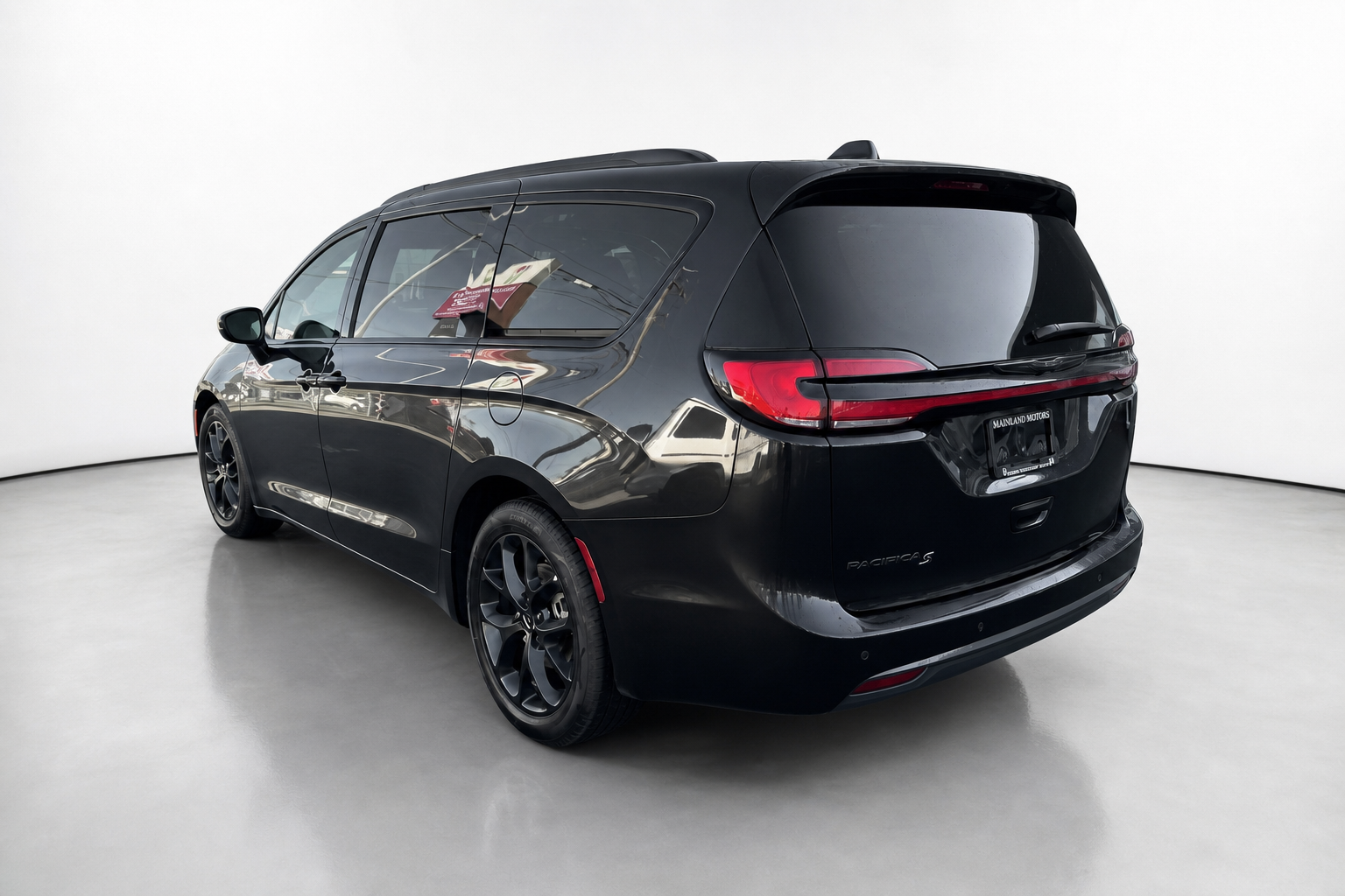 2023 Chrysler Pacifica — view 5