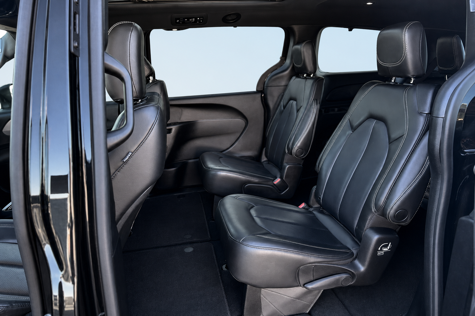 2023 Chrysler Pacifica — view 12