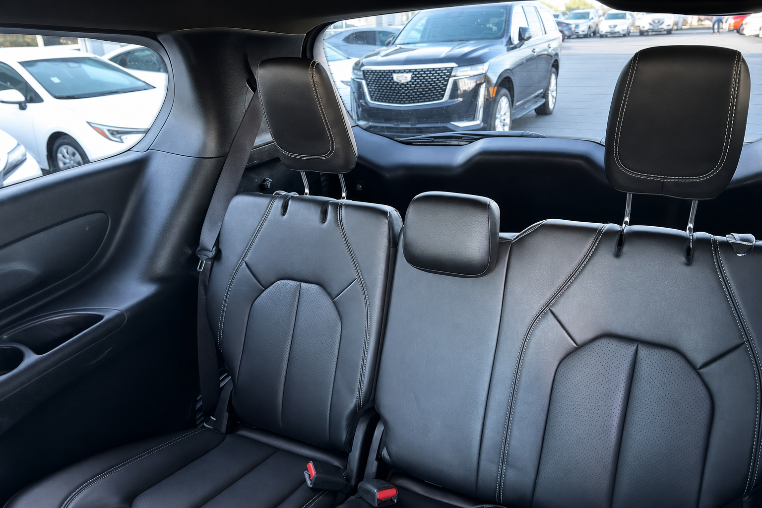 2023 Chrysler Pacifica — view 10
