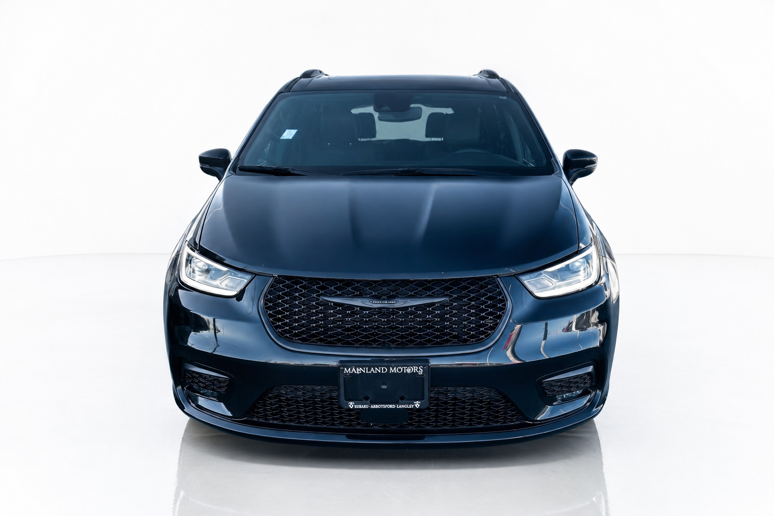 2023 Chrysler Pacifica — view 2