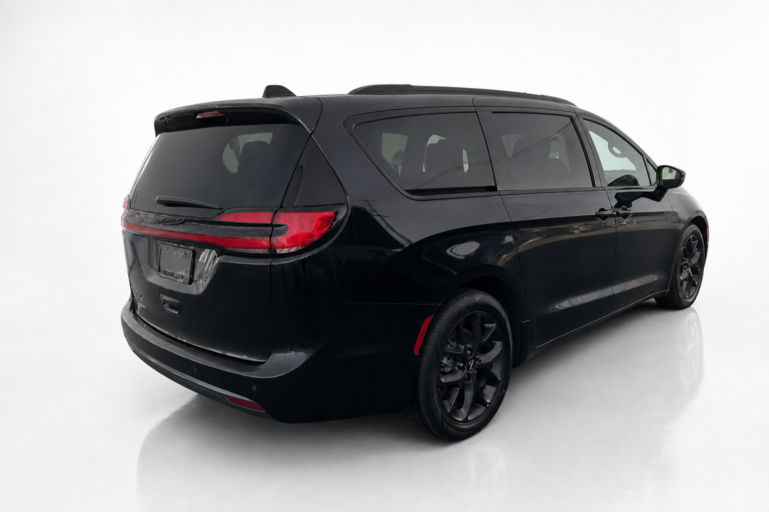 2023 Chrysler Pacifica — view 4