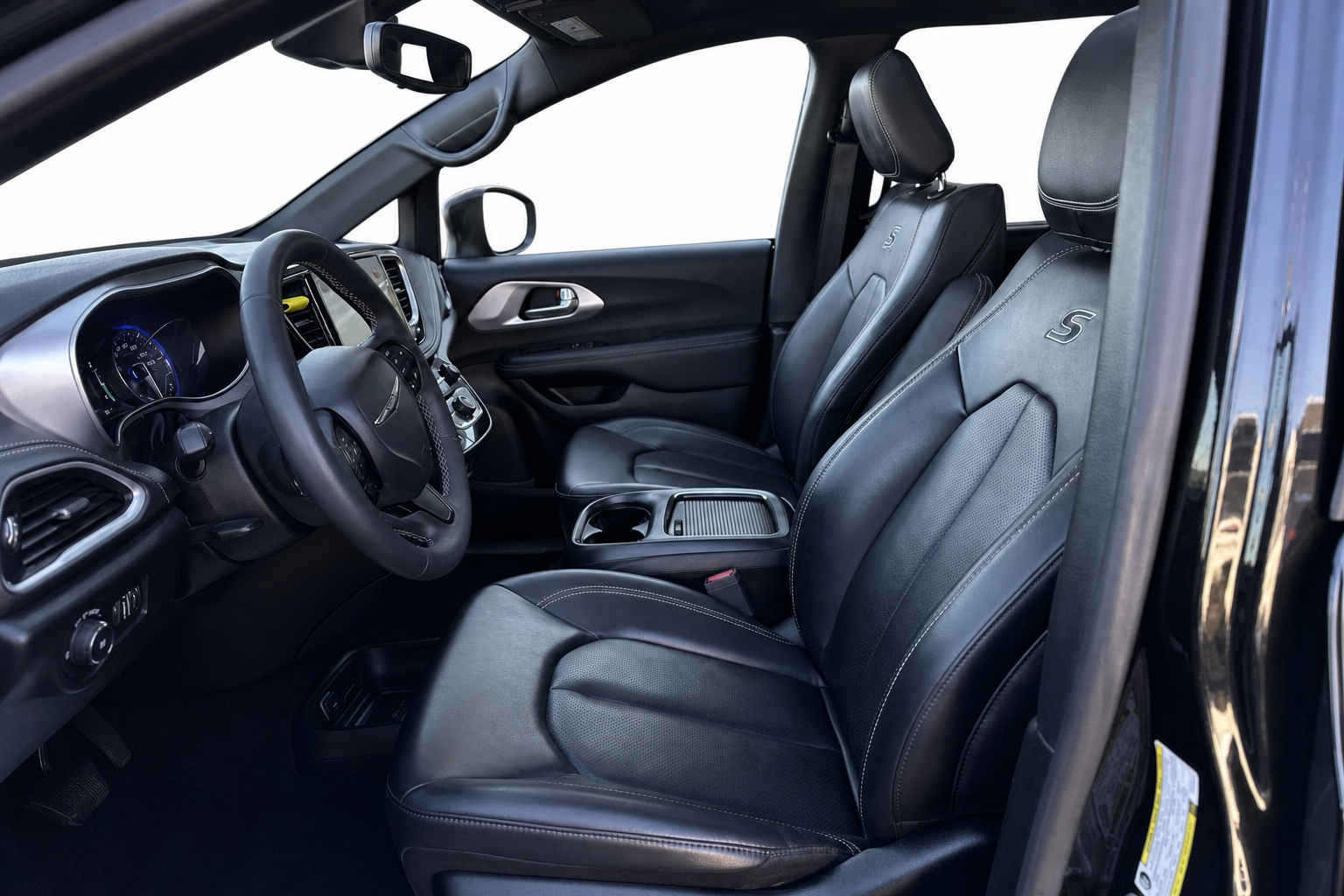 2023 Chrysler Pacifica — view 8