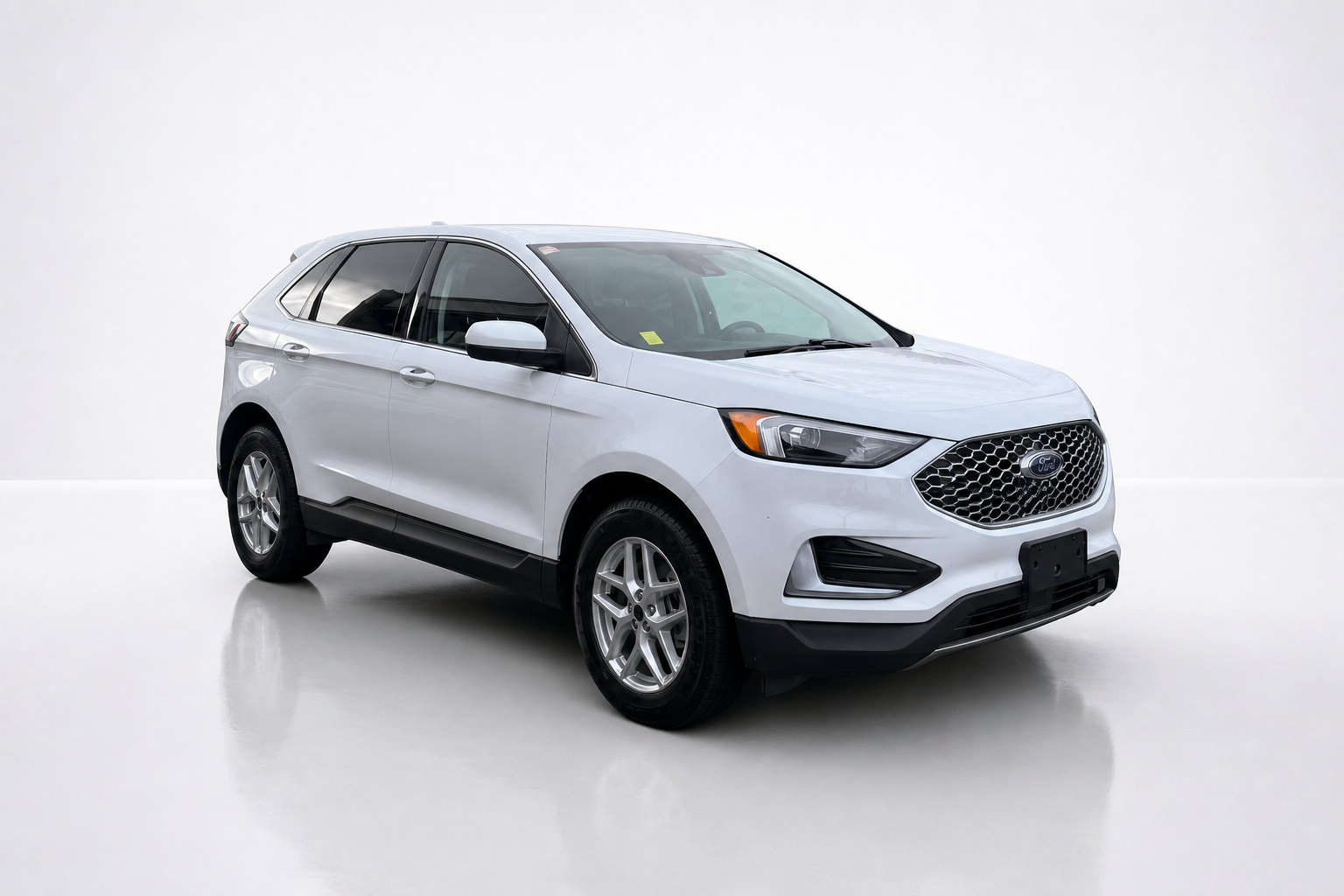 2024 Ford Edge — view 3